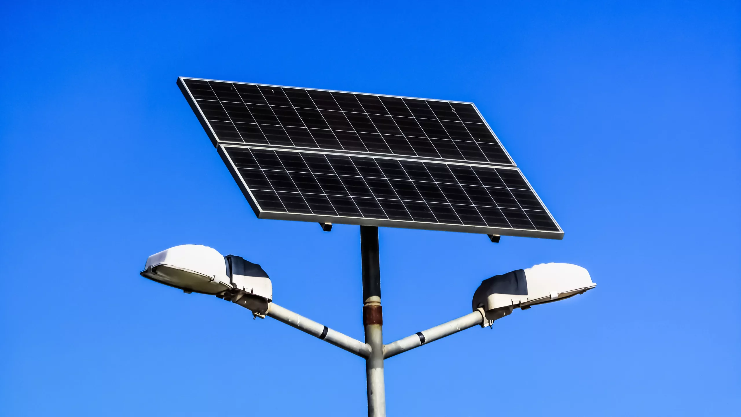 Different Types Of Solar Street Lights, Such As Integrated And Split Street Lights