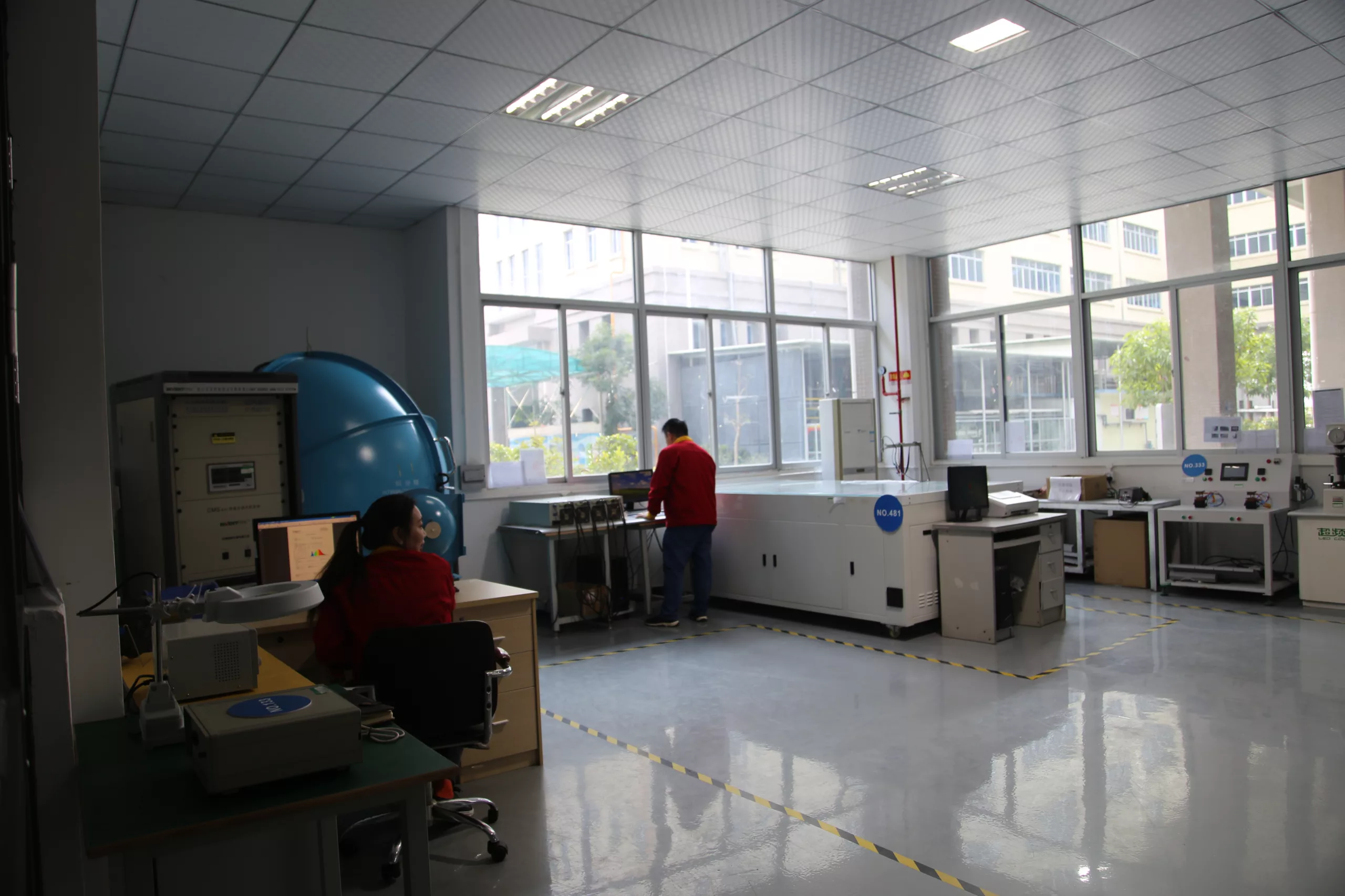 Integrating Sphere 3 - CPS Lighting Laboratory